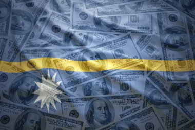 Amerikan Doları para arka plan üzerinde renkli sallanan nauru bayrak