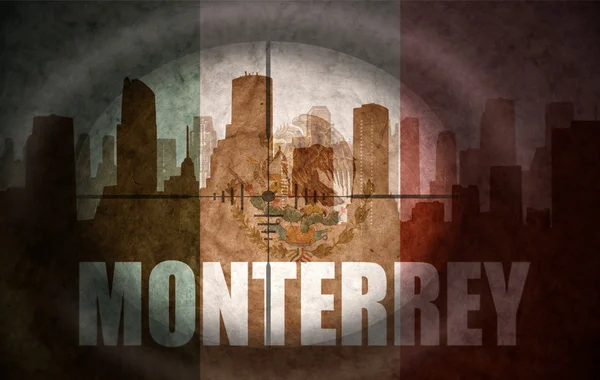 Sniper scope aimed at the abstract silhouette of the city with text Monterrey at the vintage mexican flag — Stock fotografie