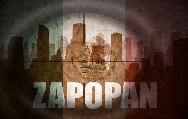 Sniper scope aimed at the abstract silhouette of the city with text Zapopan at the vintage mexican flag — Stock fotografie