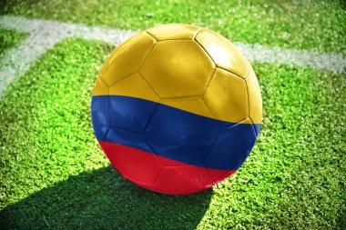 Futbol topu ile Kolombiya alanında ulusal bayrak 