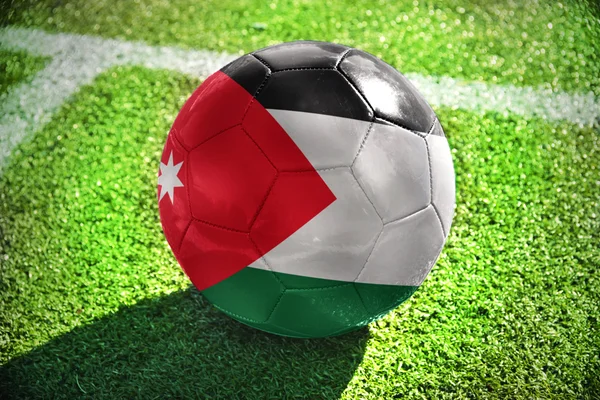 Bola de futebol com a bandeira nacional da Jordânia — Fotografia de Stock