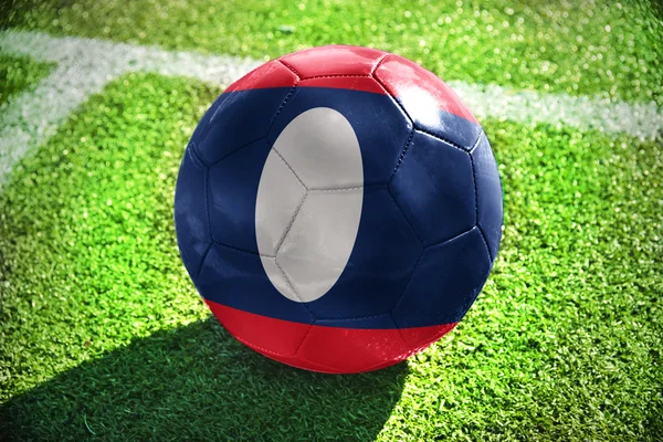 Футбольний м'яч з національним прапором лаосу — стокове фото