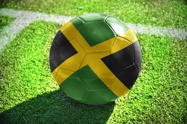 Pelota de fútbol con la bandera nacional de jamaica —  Fotos de Stock