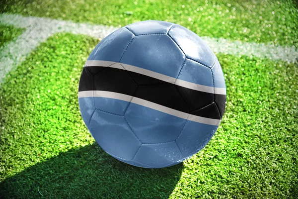 Palla da calcio con bandiera nazionale del Botswana — Foto Stock