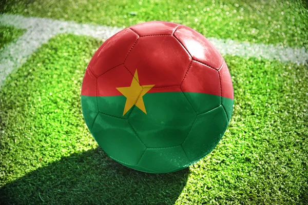 Football ball with the national flag of burkina faso — Zdjęcie stockowe