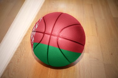 basketbol topu ile Beyaz Rusya bayrağı