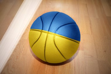 basketbol topu ile Ukrayna bayrağı