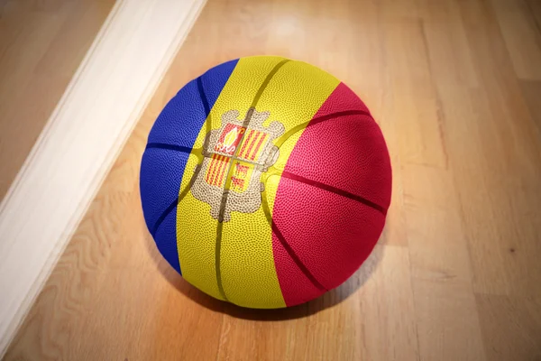 Баскетбольный мяч с национальным флагом — стоковое фото