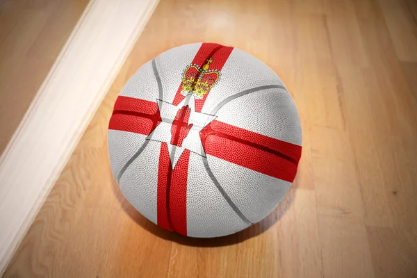 Basketballball mit der Nationalflagge von Nordirland — Stockfoto