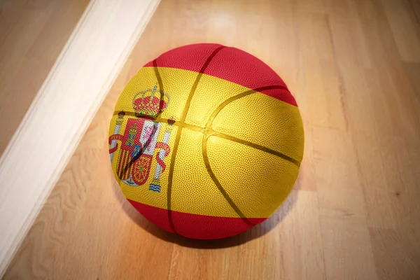 Basketbalový míč s národní vlajkou Španělska — Stock fotografie