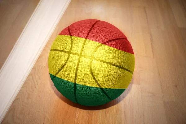 Basketbal bal met de nationale vlag van bolivia — Stockfoto
