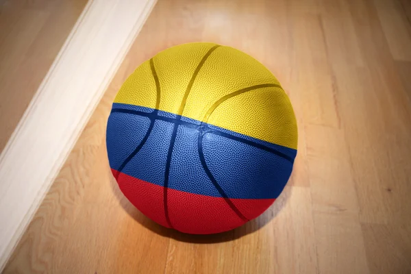 Basketbalový míč s národní vlajka Kolumbie — Stock fotografie