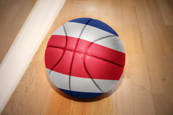 Basketbal bal met de nationale vlag van costa rica — Stockfoto