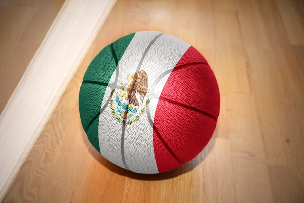 Basketbal bal met de nationale vlag van mexico — Stockfoto