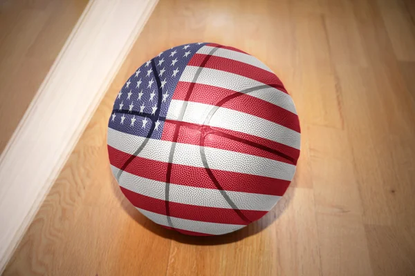 Pelota de baloncesto con la bandera nacional de los estados unidos de América —  Fotos de Stock