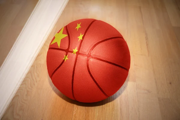 Bola de basquete com a bandeira nacional da China — Fotografia de Stock