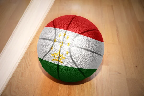 Pelota de baloncesto con la bandera nacional de Tayikistán —  Fotos de Stock