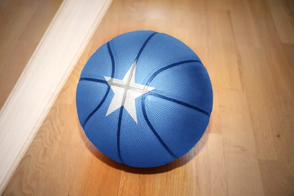 Basketbalový míč s národní vlajka Somálsko — Stock fotografie