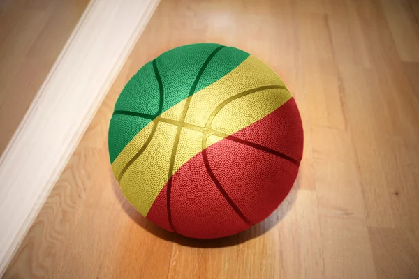 Basketbalový míč s národní vlajkou Kongo — Stock fotografie