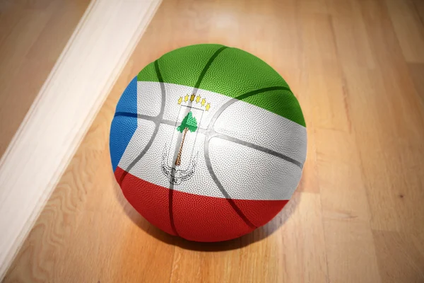 Pallone da basket con bandiera nazionale della Guinea equatoriale — Foto Stock