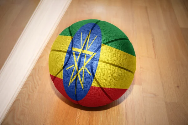 Pelota de baloncesto con la bandera nacional de Etiopía —  Fotos de Stock