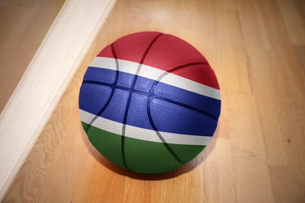 Bola de basquete com a bandeira nacional da gâmbia — Fotografia de Stock