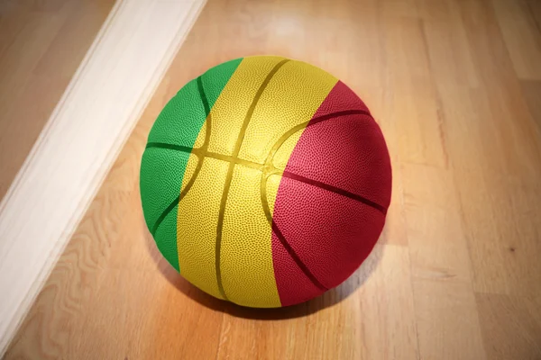 Pelota de baloncesto con la bandera nacional de Malí —  Fotos de Stock