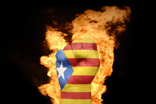 Puño de fuego con la bandera nacional de catalonia — Foto de Stock