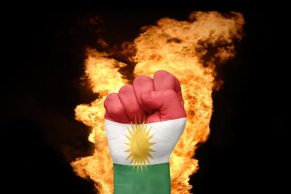 Ogień pięść z flagi narodowej z Kurdystanu — Zdjęcie stockowe