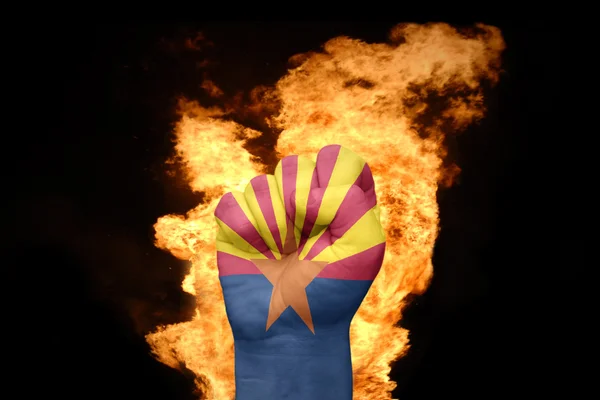Brand vuist met de vlag van arizona — Stockfoto