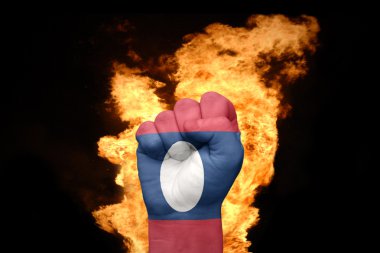 laos bayrağı yumrukla ateş