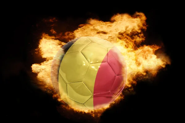 Ballon de football avec le drapeau de la Belgique en feu — Photo