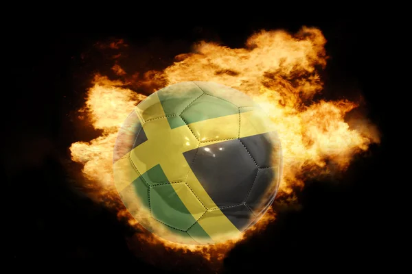 Футбольний м'яч з прапором Ямайки на вогні — стокове фото