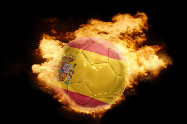 Ballon de football avec le drapeau de l'Espagne en feu — Photo