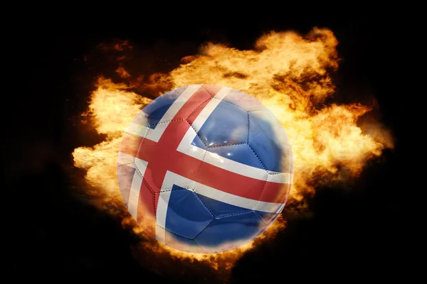Fußball mit der isländischen Flagge in Flammen — Stockfoto
