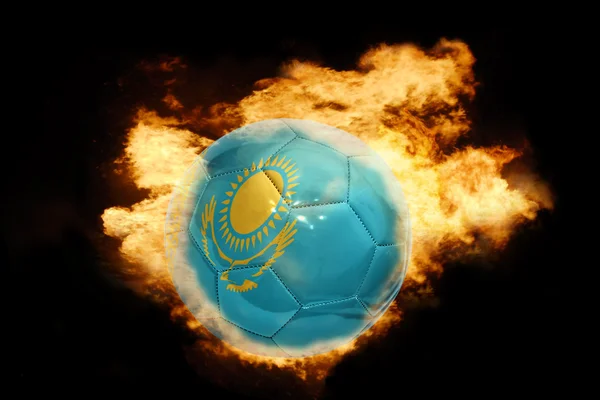 Ballon de football avec le drapeau du kazakhstan en feu — Photo