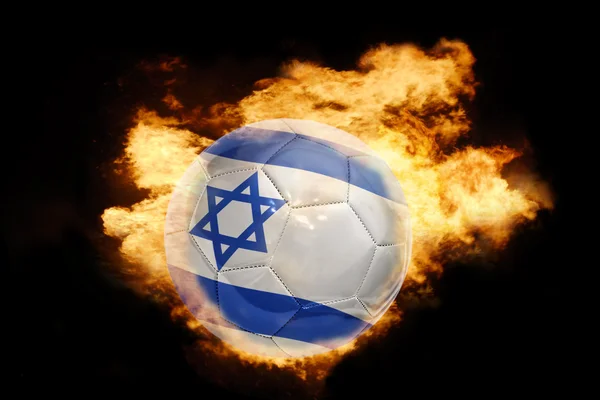火にイスラエルの国旗とサッカー ボール — ストック写真