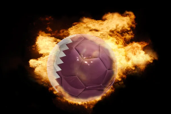 火にカタールの国旗とサッカー ボール — ストック写真
