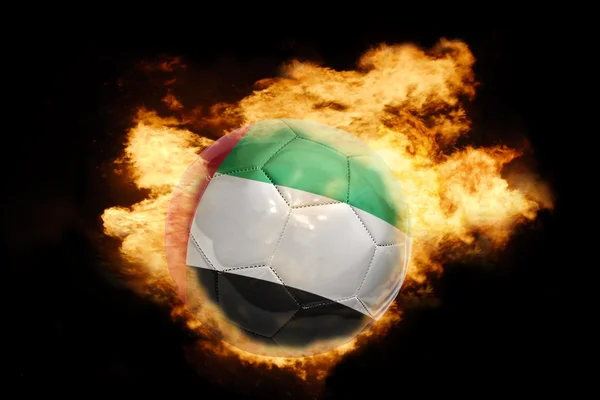 Pelota de fútbol con la bandera de los emiratos árabes unidos en llamas —  Fotos de Stock