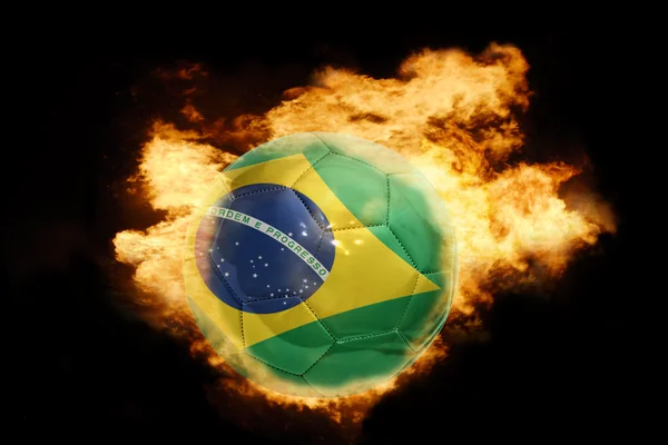 Μπάλα ποδοσφαίρου με τη σημαία της Βραζιλίας στην πυρκαγιά — Φωτογραφία Αρχείου