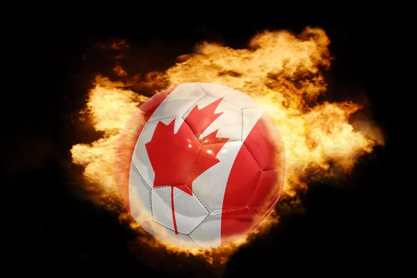 Bola de futebol com a bandeira do Canadá em chamas — Fotografia de Stock