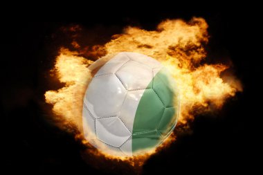 Fildişi Sahili yanıyor bayrağı ile futbol topu