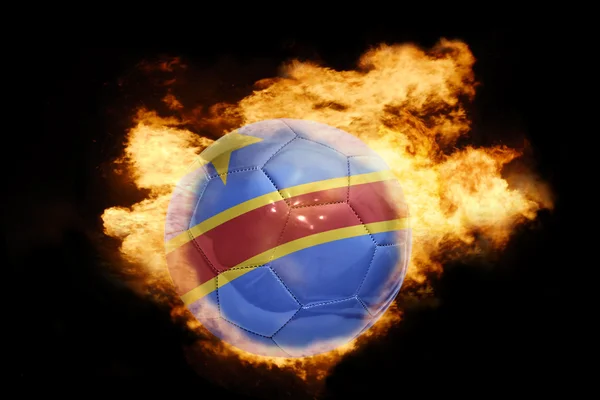 Ballon de football avec le drapeau de la république démocratique du congo en feu — Photo