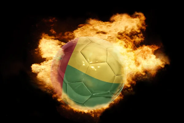 Ballon de football avec le drapeau de la Guinée-Bissau en feu — Photo