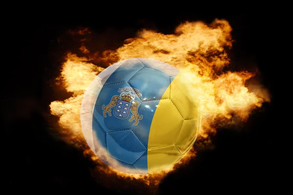 Ballon de football avec le drapeau des îles Canaries en feu — Photo