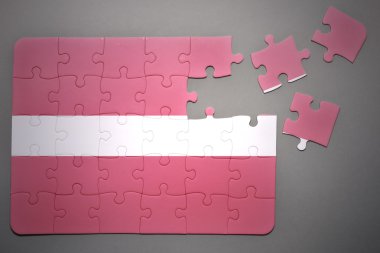 Letonya ulusal bayrak ile bulmaca