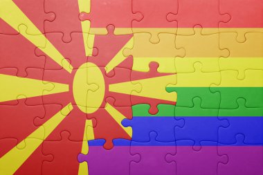 Makedonya'nın ulusal bayrak ve eşcinsel bayrağı ile bulmaca