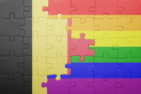 Puzzle mit der belgischen Nationalflagge und der Homosexuellen-Flagge — Stockfoto