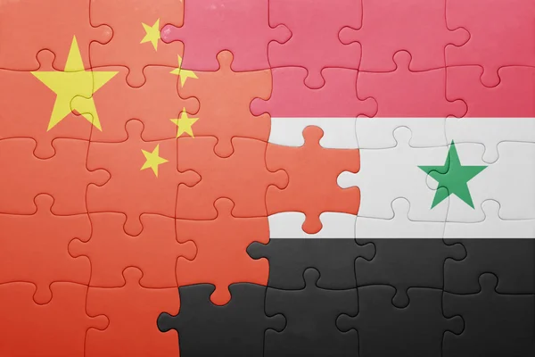 Puzzle with the national flag of syria and china — Stockfoto