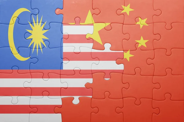 Puzzle with the national flag of china and malaysia — Stock Photo, Image
